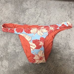 Reversible cheeky bikini bottoms